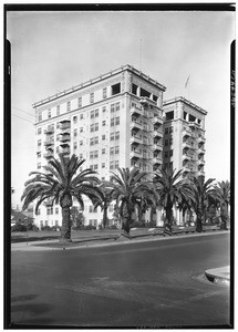 Bryson Apartments on Wilshire Blvd., Los Angeles, ca.1920