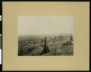 View of Caribou Oilfield in Coalinga, 1907