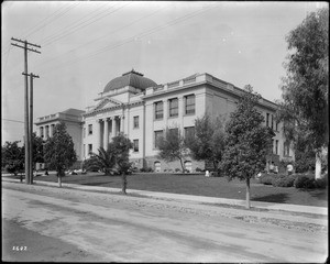 Exterior view of Pasadena High School, at Euclid Avenue and Sierra Madre(?) Street, ca.1915