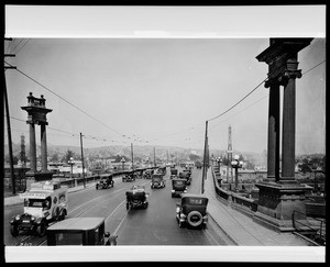 View of the Broadway Bridge, looking north, ca.1924