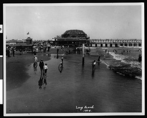 Beach in Long beach, showing at lifeguard station and Eastman's Shell Store, 1904