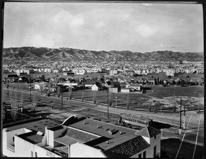 View of Wilshire Boulevard looking north from the Carthay Circle Theater, Los Angeles, 1930