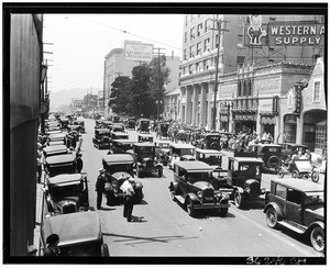 Traffic along Hollywood Boulevard