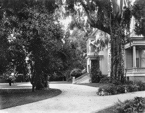 Exterior view of the O.W. Childs residence on Main Street, Los Angeles