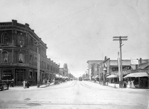 View of Pine Avenue in Long Beach, looking east from Ocean Avenue, ca.1905