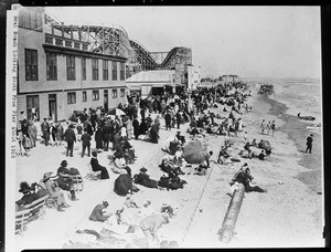 View of crowds at Seal Beach looking south from the pier, ca.1916