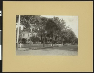 Residence Street (or residential street?) in Visalia, 1900-1940