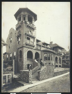 People standing on the steps on the exterior of a building in Roseburg, Oregon