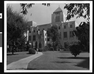 Exterior view of the west side of Los Angeles Central Library