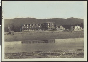 Exterior view of Hotel Moore in Seaside, Oregon