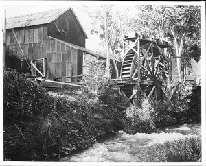 Water wheel used for mining at Angel's Camp