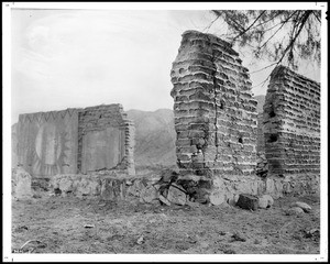 View of the ruins of the Butterfield Stage Station and Hotel, about 4 miles south of Palm Springs, ca.1915
