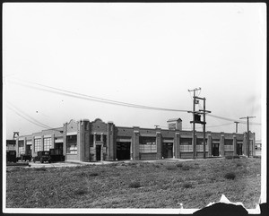 Exterior view of the Walter M. Murphy Motors Company building, 1900