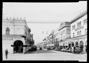 View of Windward Avenue in Venice Beach, showing many cars along the side of the road, ca.1920-1929