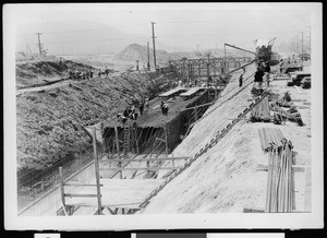 Slauson Avenue storm drain, showing men reinforcing steel for a concrete box section, April 10, 1936