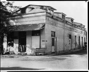 Exterior view of the D.O. Mills Bank building in Columbia City, ca.1930 (1895?)