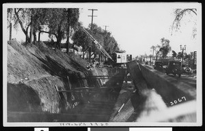 Road-widening construction at the junction of Sunset and Vine, 1930