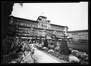 Exterior view of the Huntington Hotel from the gardens, Pasadena, March 19, 1931