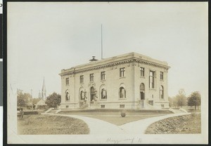 Exterior view of the post office in Salem, Oregon