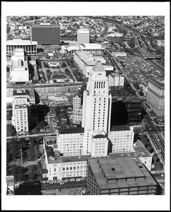 Birdseye view looking west over City Hall in Los Angeles, 1970