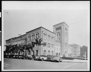 Exterior view of the Bovard Administration Building on the campus of the University of Southern California