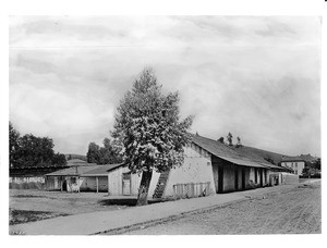 Exterior view of an unidentified adobe, Los Angeles, 1900