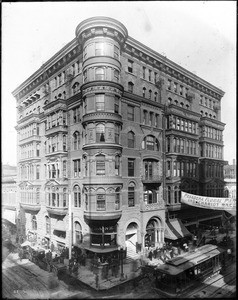 Bryson Block on the corner of Second Street and Spring Street, Los Angeles, 1905