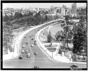 Birdseye view of the Wilshire Causeway, showing Westlake Park (later MacArthur Park), 1935