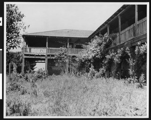 Exterior view of a Petaluma ranch home of General M.G. Vallejo between Sonoma and Petaluma, ca.1900