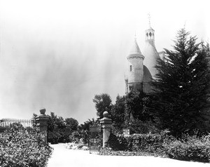 Exterior view of the The Lodge, just inside the gates of Kearny Park in Fresno, ca.1910