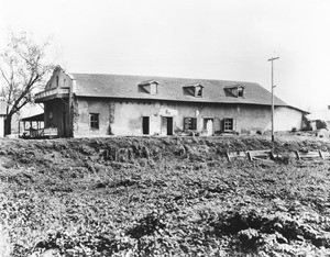 Exterior view of Pio Pico's adobe, Whittier, ca.1900