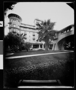 Exterior view of Green Hotel with part of the bridge to its annex in view, ca. 1914