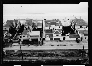 Aerial view of four Santa Monica beach homes looking down from Palisades Park, 1930