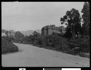 Dirt walkway on the Berkeley campus of the University of California, ca.1900