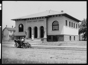 Exterior view of the Eugene Public Library