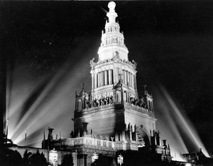 Nighttime view of the Tower of Jewels at the Panama Pacific Exposition in San Francisco, 1915