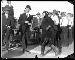 Blanche Stuart Scott and a crowd of spectators looking off into the distance, Dominguez Field, 1910