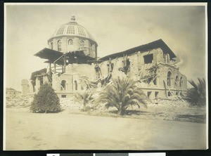 Exterior view of the library building at Stanford University following the 1906 earthquake, Palo Alto, 1906-1907