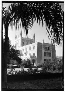 Brick building at UCLA, from nearby shade, December 1934