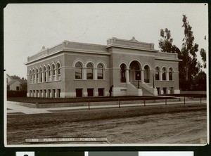 Exterior view of the Pomona Public Libarary, ca.1900