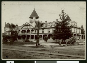 Hotel Palomares, showing tracks in the foreground, ca.1904