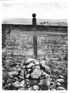 Mexican cross on a lonely grave near San Rafael, New Mexico, ca.1898