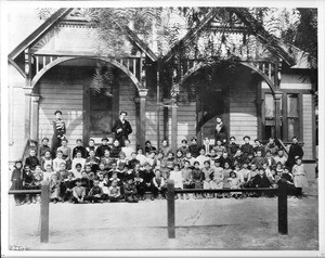 Broadway School's class of 1902 in Glendale, California, 1902