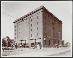 Exterior view of the Los Angeles Ice and Cold Storage Company building, 1900