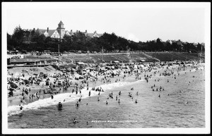 Crowded beach in Redondo Beach with the Redondo Hotel in the background, 1926