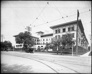 Exterior view of the Hotel Maryland, (East?) Colorado Street (or Boulevard?), Pasadena, ca.1910