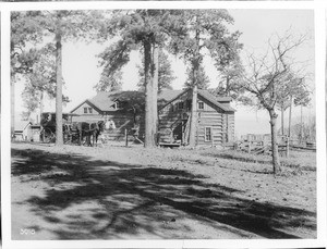 Hotel Grand View, Grand Canyon, with stage coach, 1900-1930