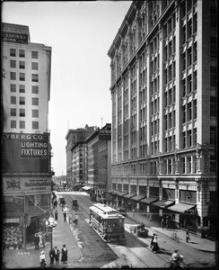 View of 6th Street looking east from Broadway, Los Angeles, ca.1900-1920