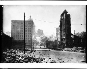 Demolition of the Grand Central Hotel on the corner of Third Street and Mission Street in San Francisco, 1906