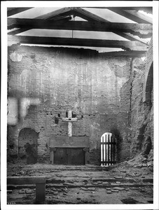Altar at east end of the church of Mission San Fernando, California, 1924